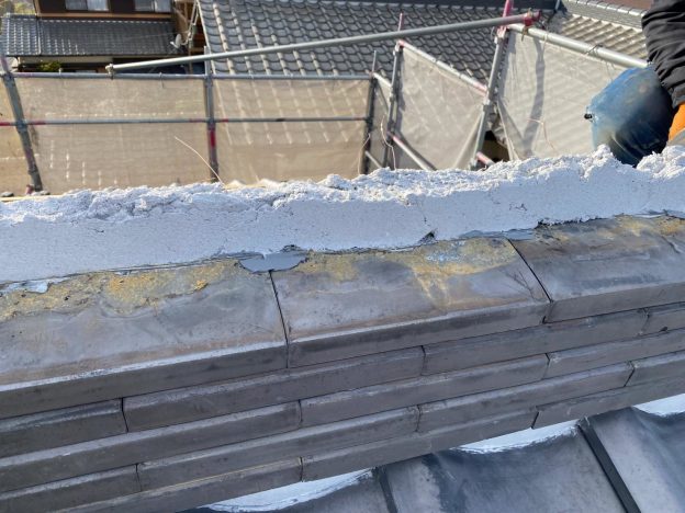 稲美町で棟積み直しに伴うのし瓦の施工